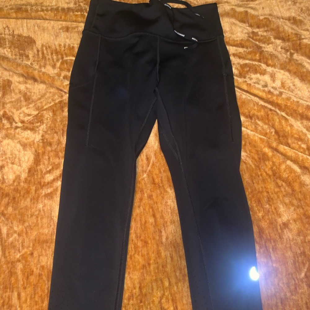 black Nike leggings
